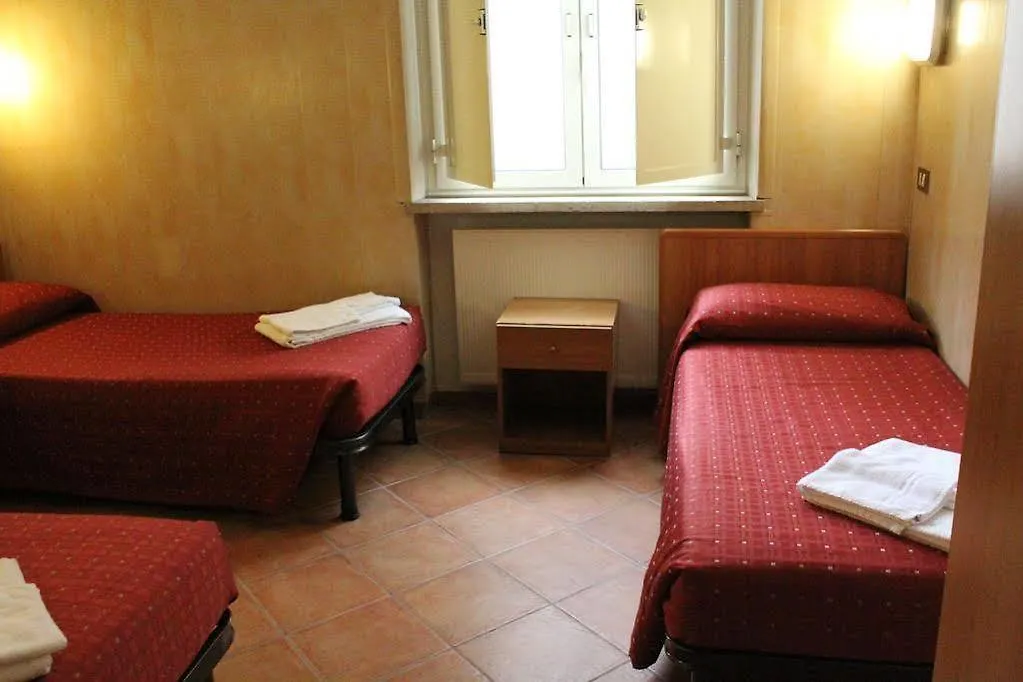 *** מלון רומא Casa Per Ferie Santa Maria Alle Fornaci איטליה