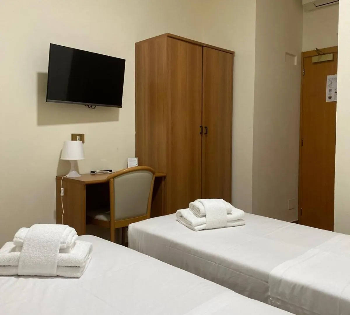 Casa Per Ferie Santa Maria Alle Fornaci Rom Hotel